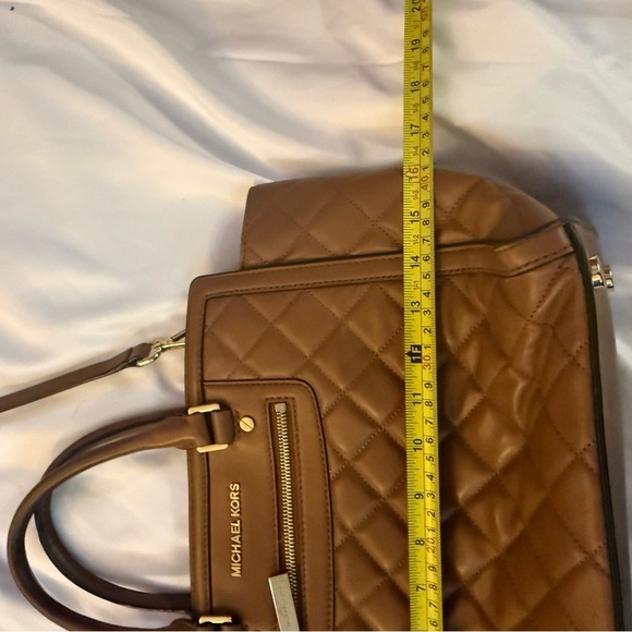 Michael Kors Quilted Tan Handbag tote medium cross body bag - Picture 10 of 10